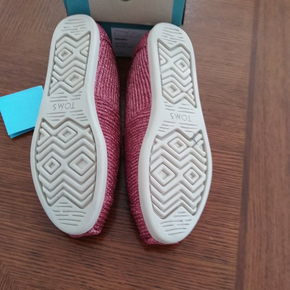 New w/Box TOMS - Picture 4 of 4
